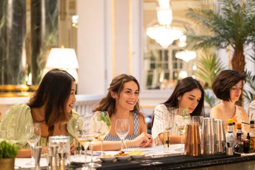 Les Amis app friendship young women