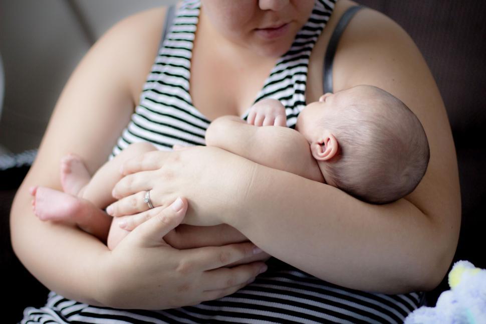 New Orleans launched a program that offers house visits by nurses to moms and newborns. (Credit: Freerange Stock)