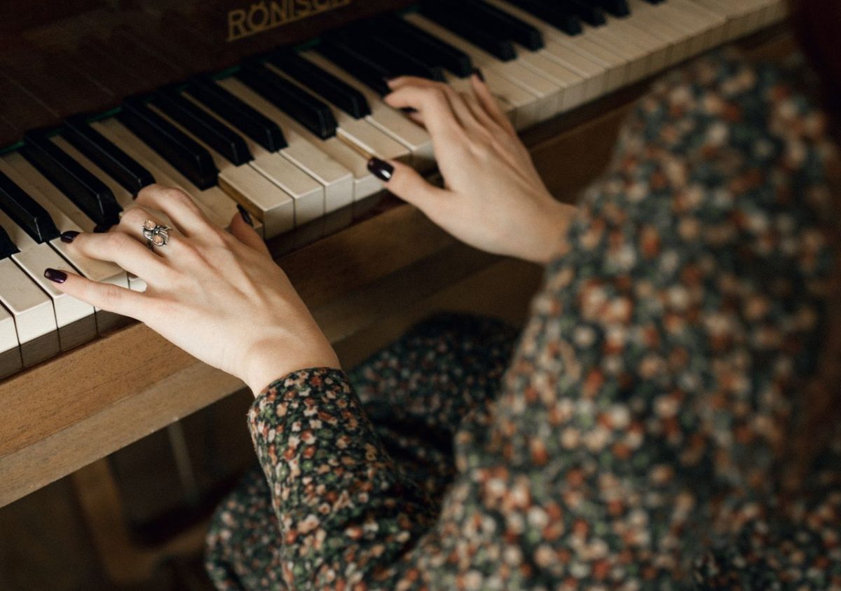 A New Study Looks At How ‘One-Size-Fits-All’ Pianos Hinder Women Musicians